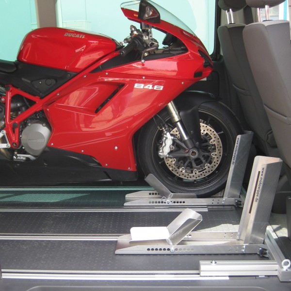 uchwyt do przewozu motocykla motoru w aucie.jpg